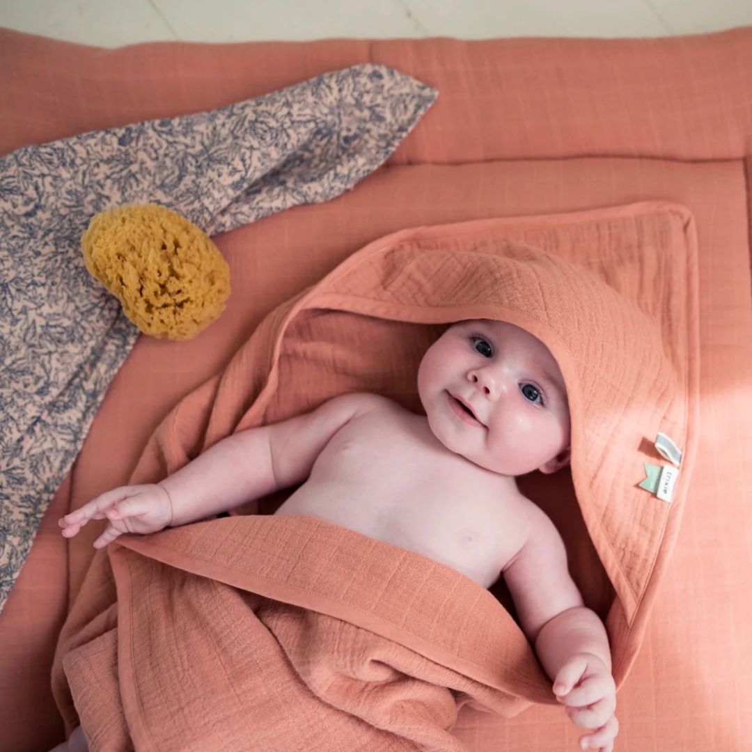 Organic baby shower gifts - bumbles & boo baby hampers and new parent gifts.