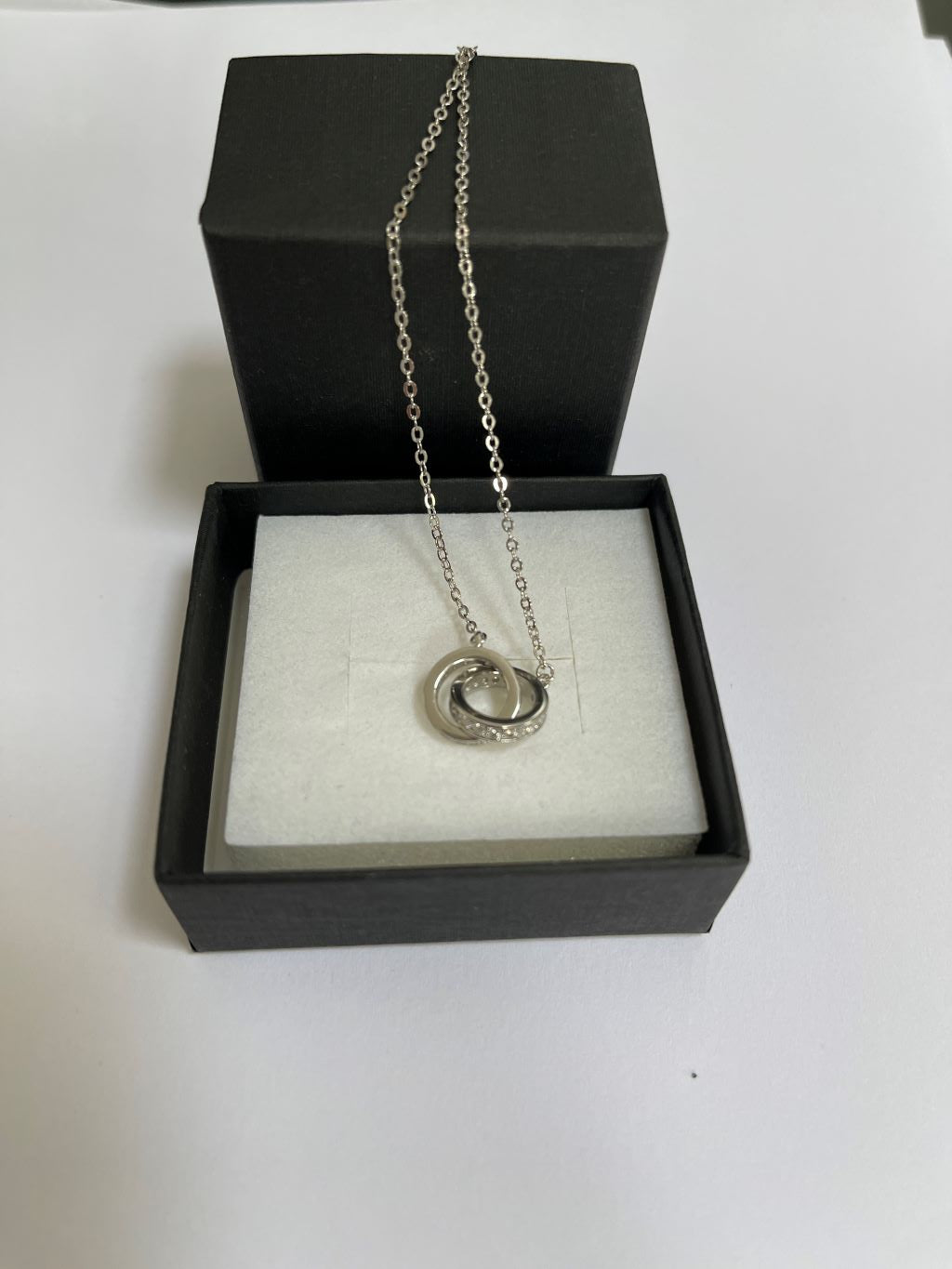 Silver 'Infinity' Circles Necklace Jewellery.