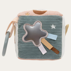 Soft activity toy cube with birds and embroidery