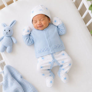 A six piece clothing set with an elephant theme for baby boy in blue and white