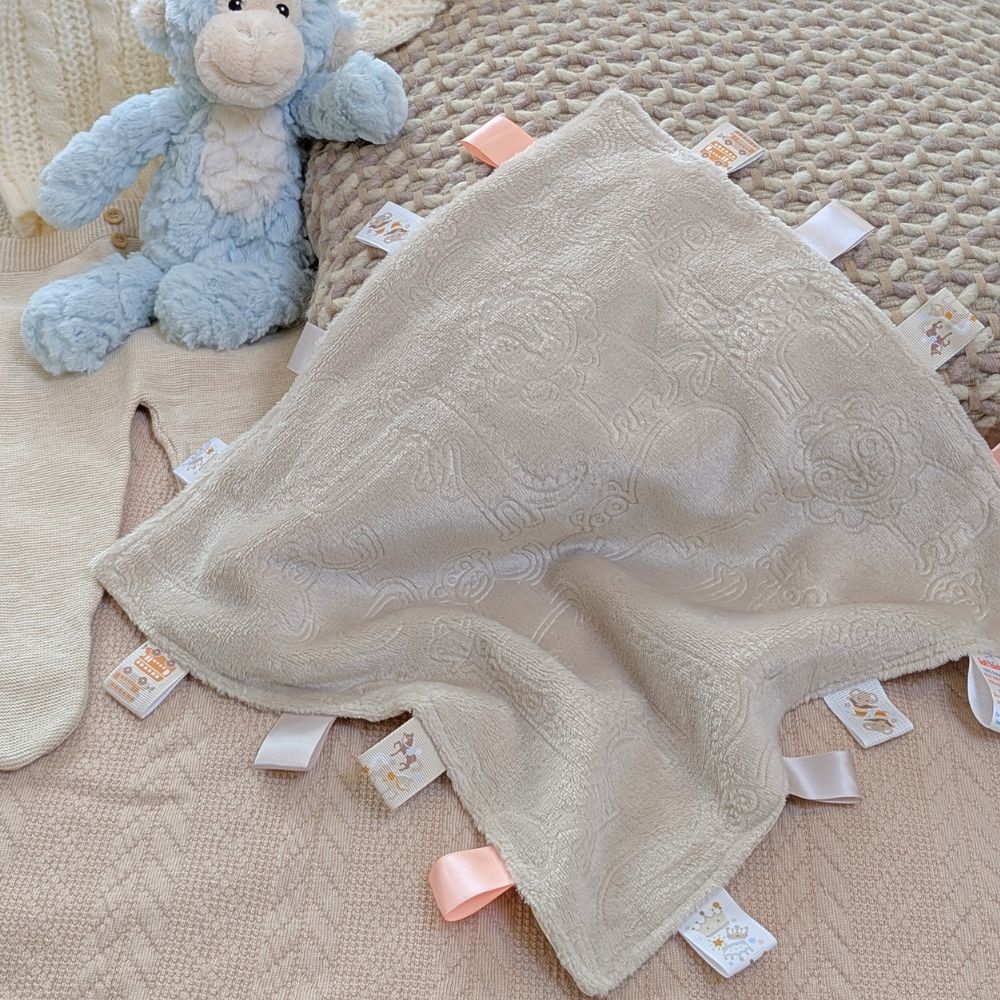 Beige textured taggie comforter with ribbons