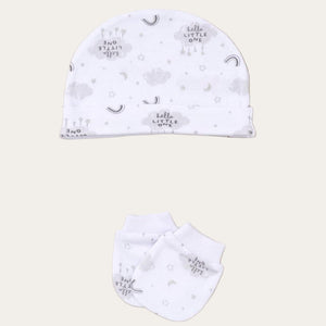 Neutral baby clothing set with cloud and rainbow theme
