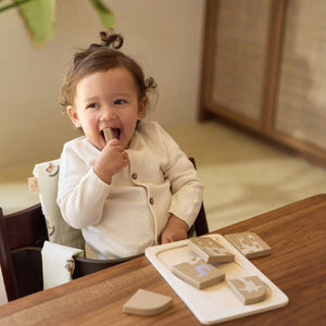 Wooden toy jigsaw puzzle with a giraffe pic ture made of FSC-Certified Sustainable wood.