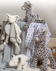 unisex baby gifts hamper in grey and white with giraffe.