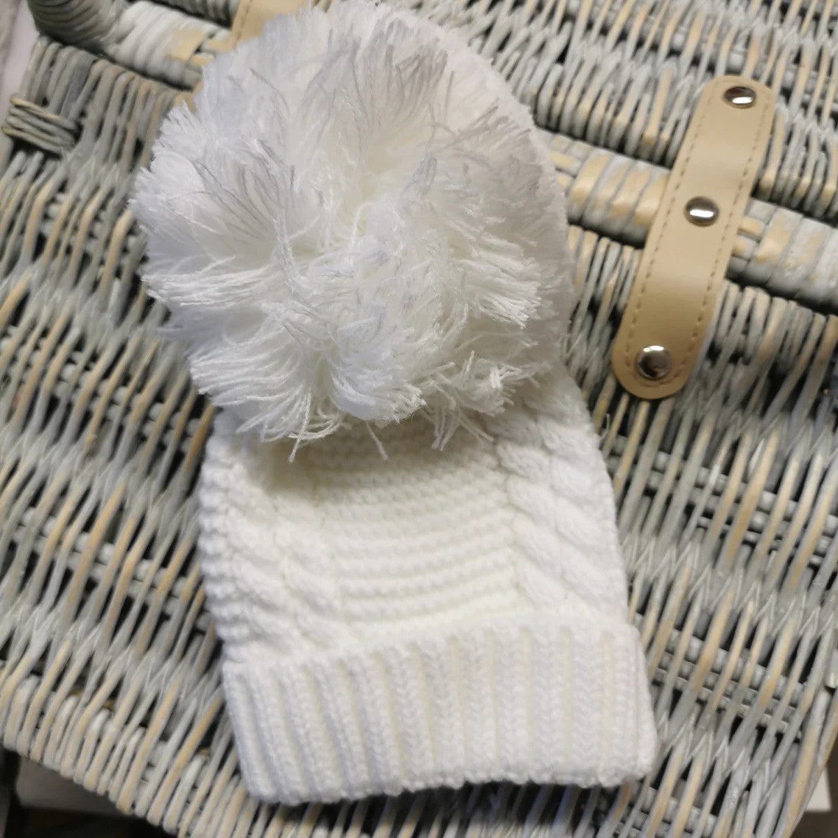 White knit pom-pom hat