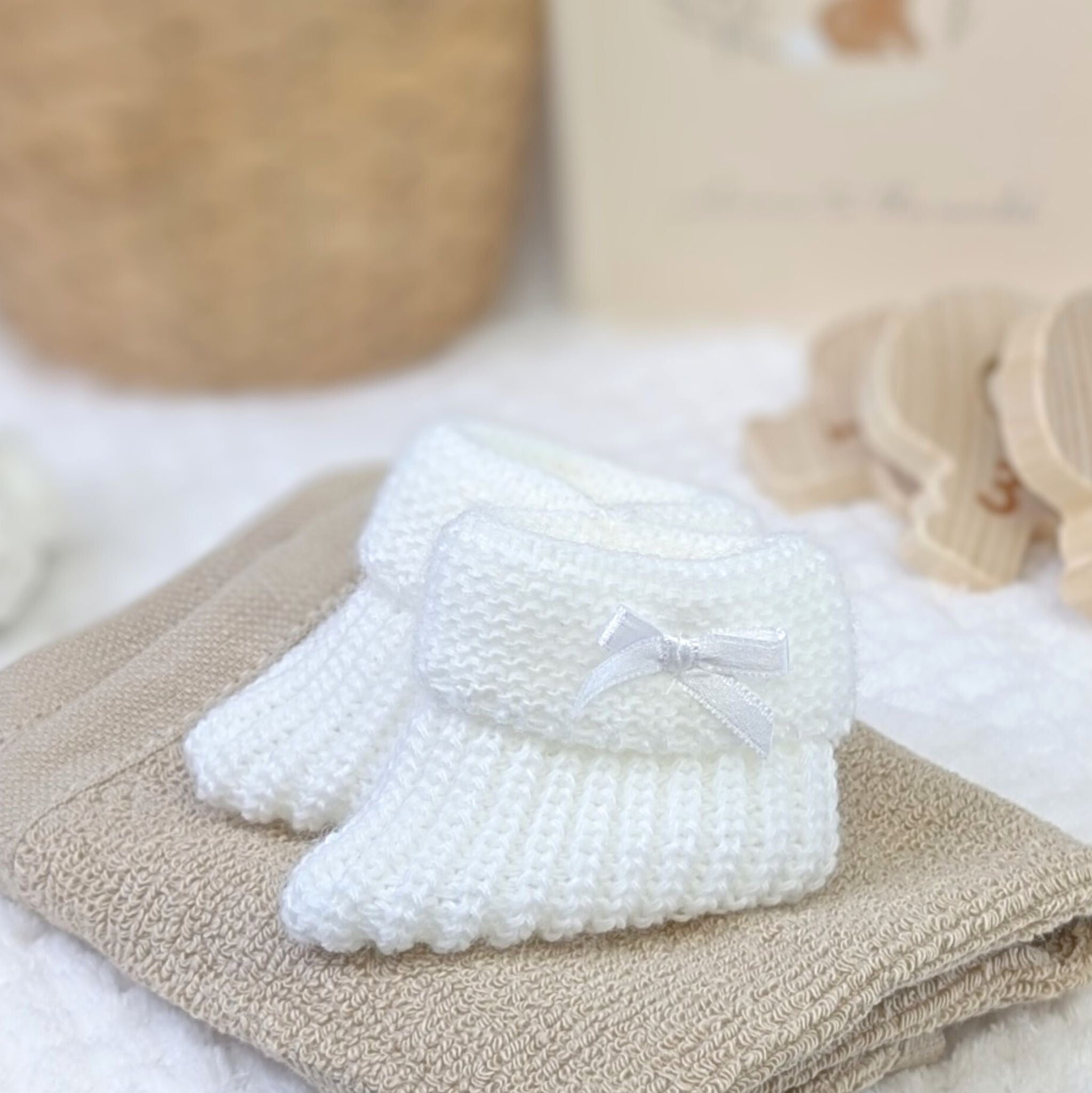 Soft plain knit white baby booties suitable from 0-6 months. Perfect baby gift for tiny toes.