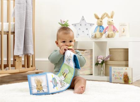 This fun-packed Unfold and Discover Activity Toy features multiple textures, crinkles and activities.