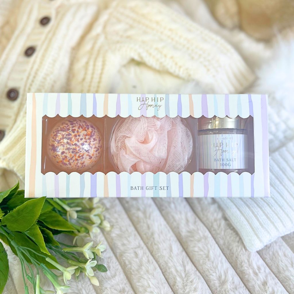 Bath Gift Set including bath salts, bath bomb and shower puff. 