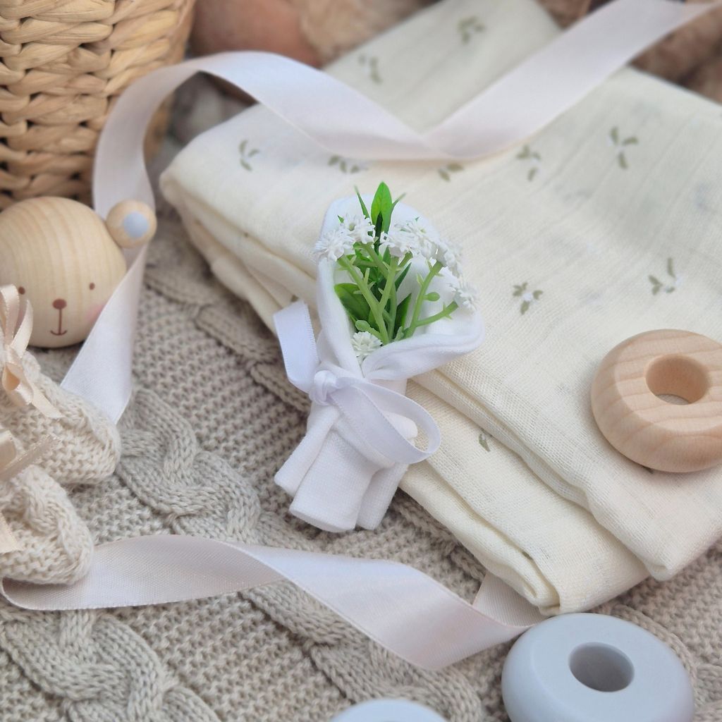 White 100% cotton baby anti-scratch mittens displayed as a mini flower bouquet. 