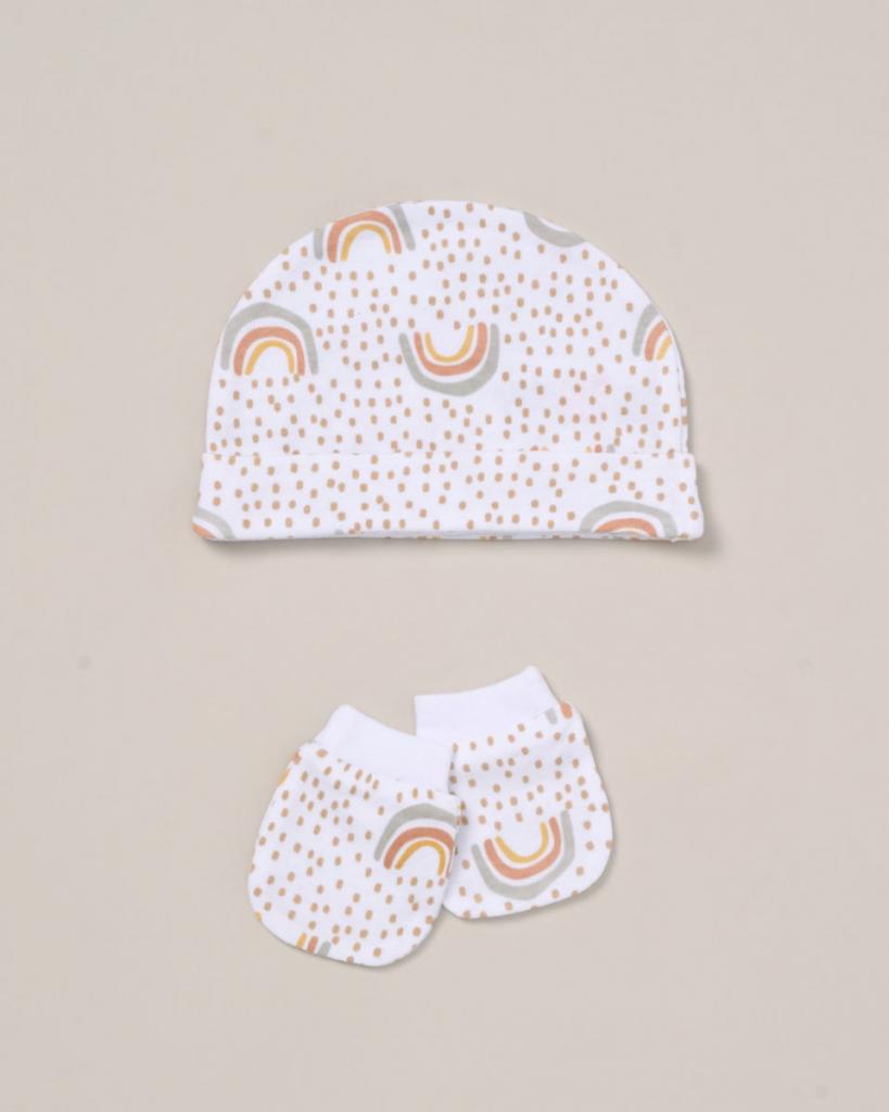baby clothing set which reads dream big little one