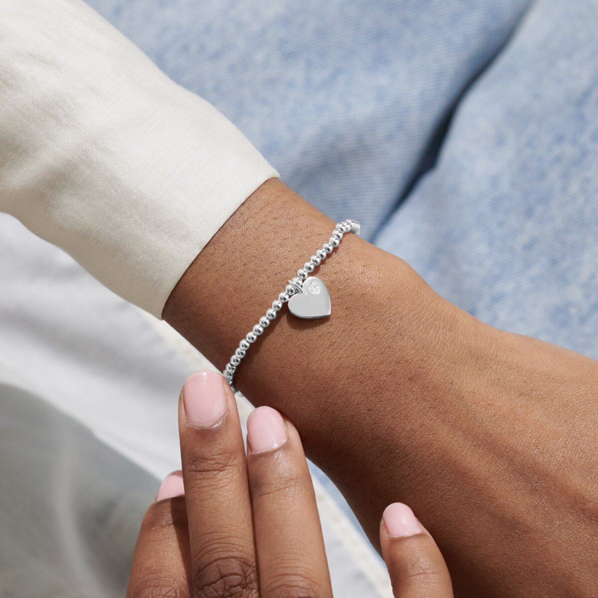 You're Going To Be An Auntie silver-plated sentiment bracelet detail