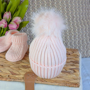 Pink knit pompom hat