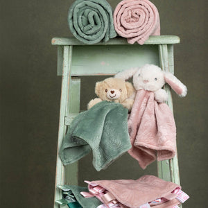 Floral Pattern Baby Blanket – Dusty Pink Flannel for Newborns