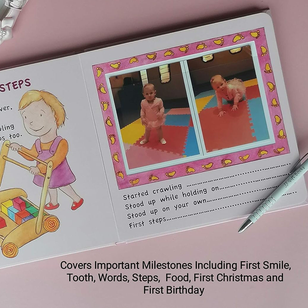 First steps page with photo sleeves for crawling and walking