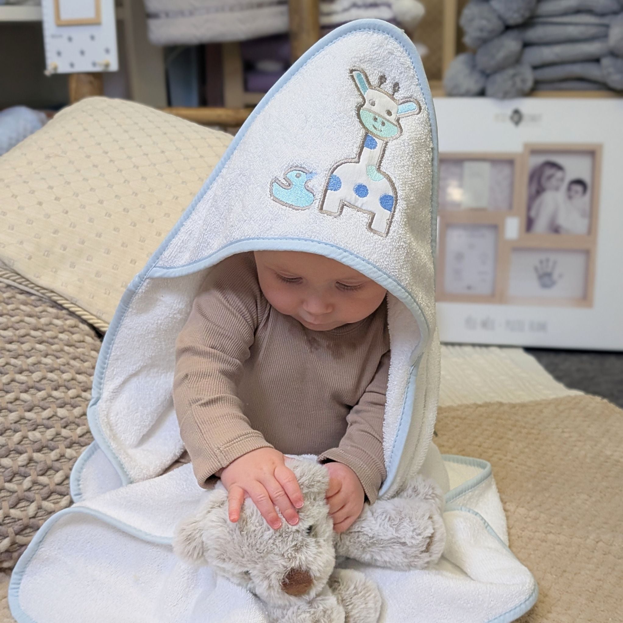 Giraffe theme baby hooded towel with a blue trim