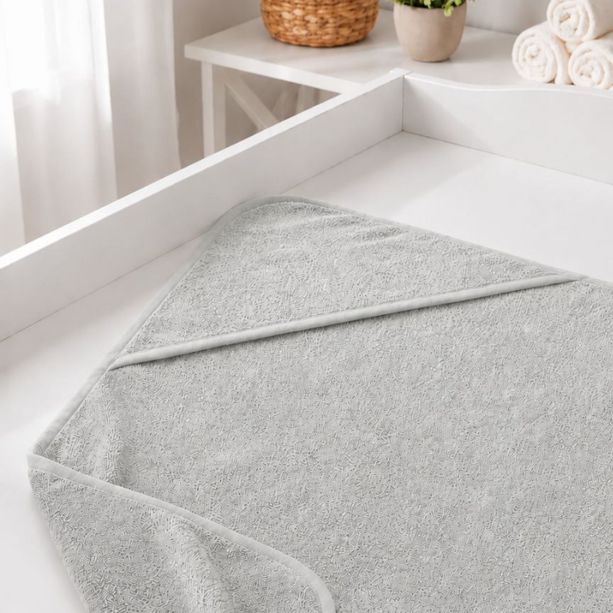 Personalised towel for baby in grey cotton with custom name embroidered on the hood