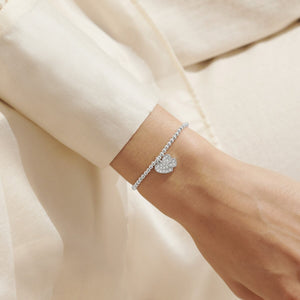 Lovely Mum silver-plated sentiment bracelet detail