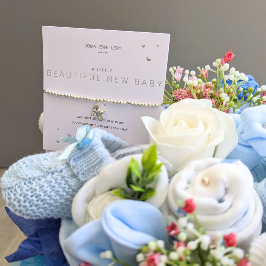 Stunning new mum gift with the wow factor. Brimming with practical gifts for a new baby boy. Perfect gift to welcome a new baby into the world. Contains muslins, socks, mittens and hat.