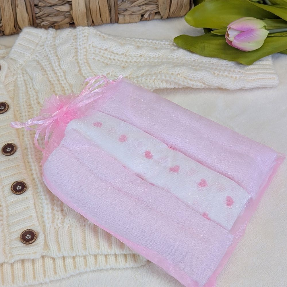 Set of 3 pink and white muslin squares in gift bag