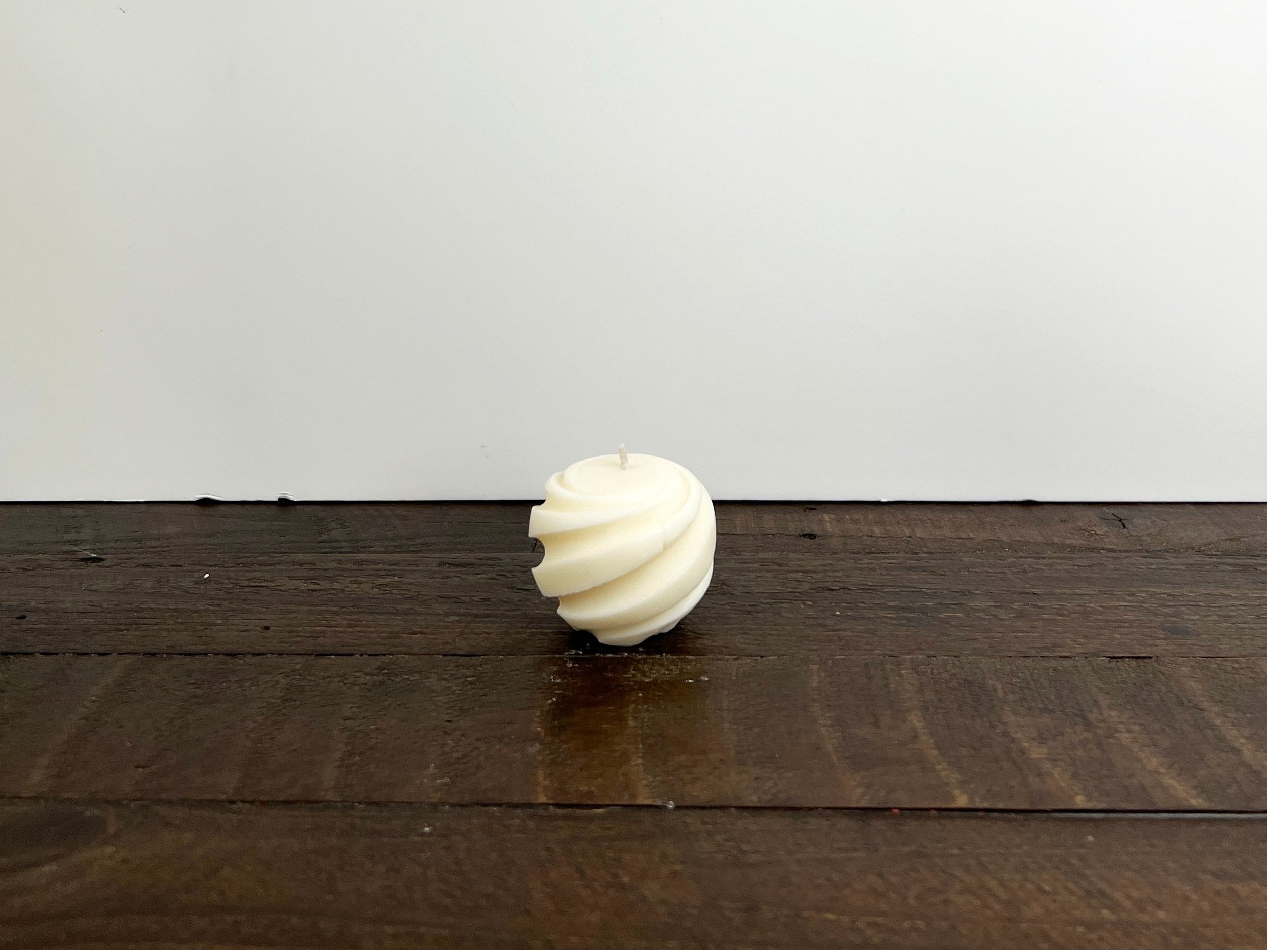 Small Swirl Candle by Comfort Collective London (Copy)