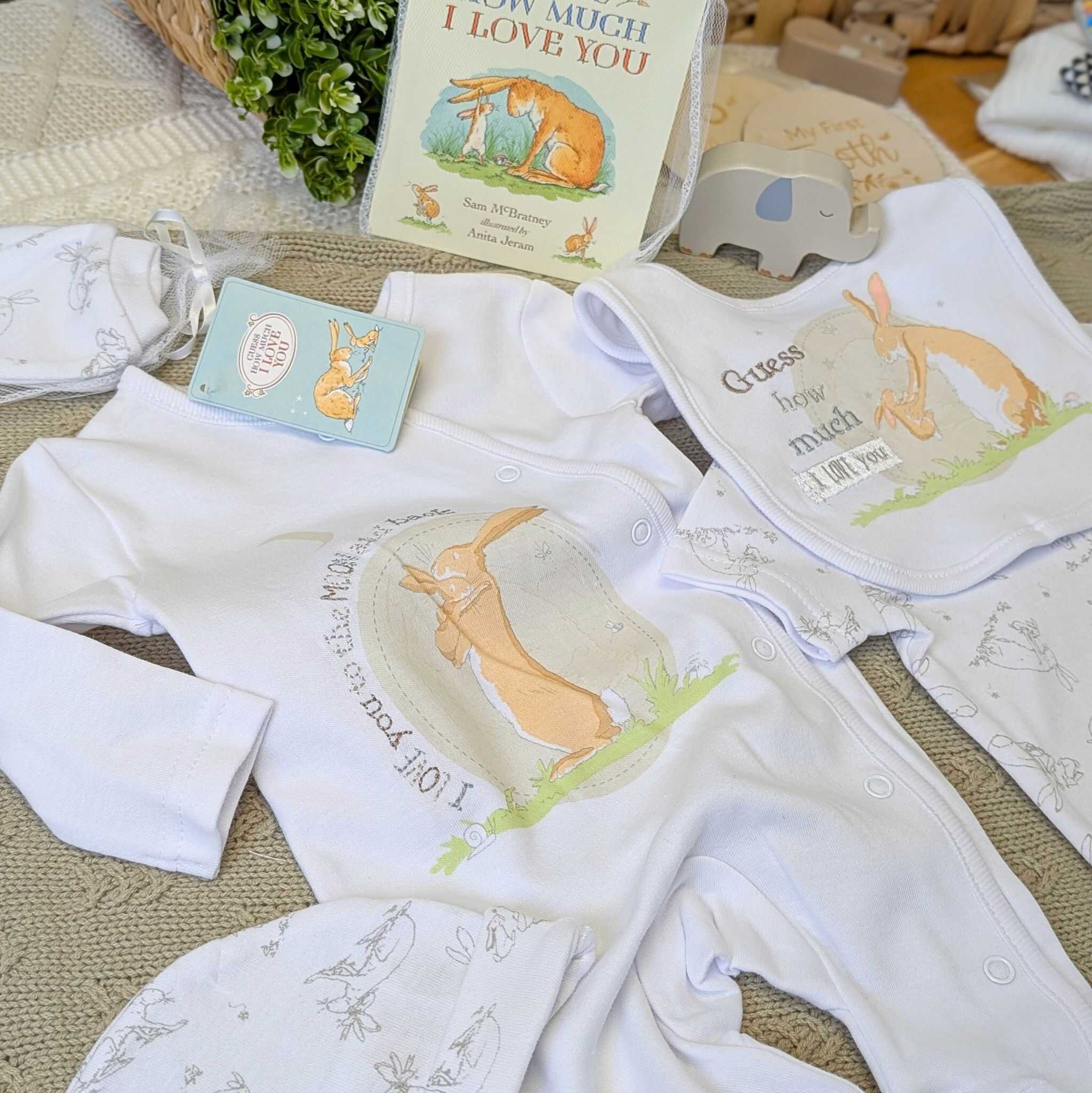 Baby clothing set with sleepsuit, vest, bib, hat and mittens.