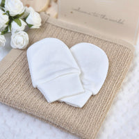 White anti scratch baby mittens for keeping newborn baby hands safe and faces scratch free. 100% cotton. 