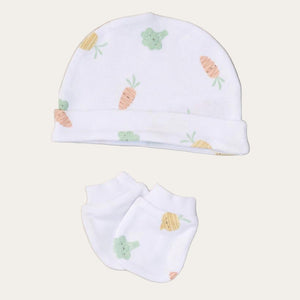 Gender-neutral baby gift – white all-in-one and accessories