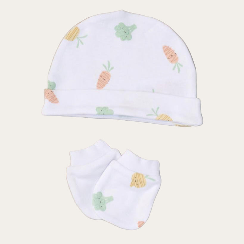 Gender-neutral baby gift – white all-in-one and accessories