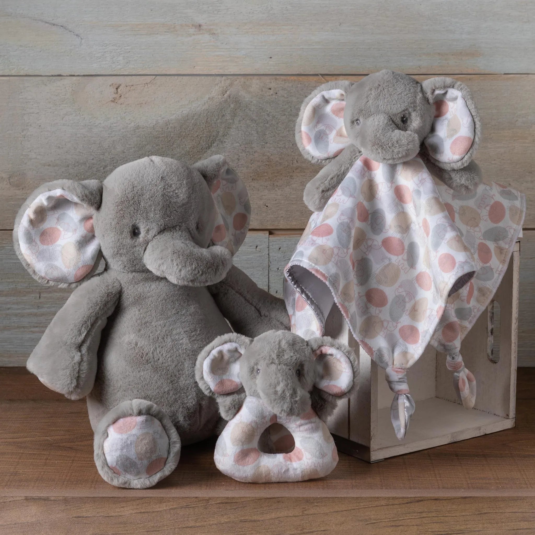 New baby hamper basket. Wicker effect hamper keepsake. Includes chocolates for the new parents, personalisable elephant, baby blanket, baby booties.